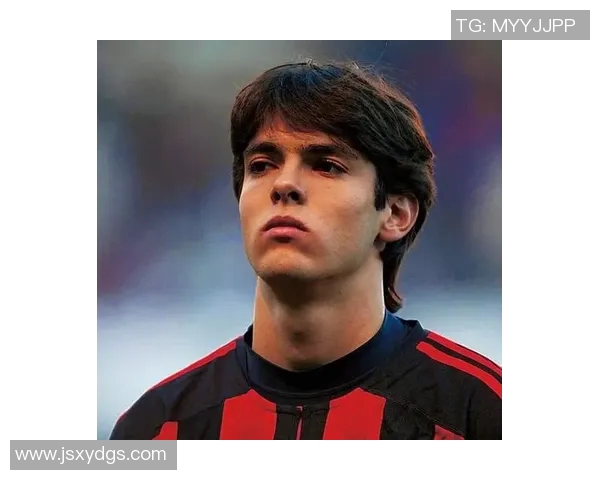 长发男足球明星高清头像展现运动魅力与个性风采